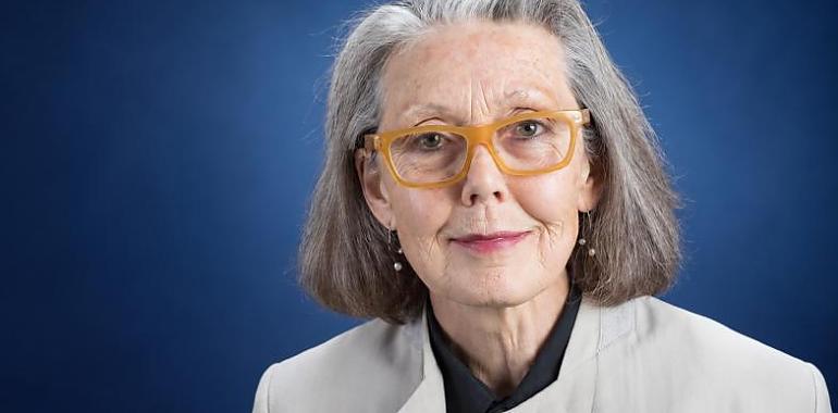 Anne Carson, la mujer que convirtió los mitos griegos en literatura revolucionaria, gana el Nobel seis años después de conquistar Asturias