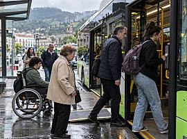 Viajar por Asturias por 20 euros al mes ya es posible, pero el futuro del transporte público sigue lleno de incógnitas