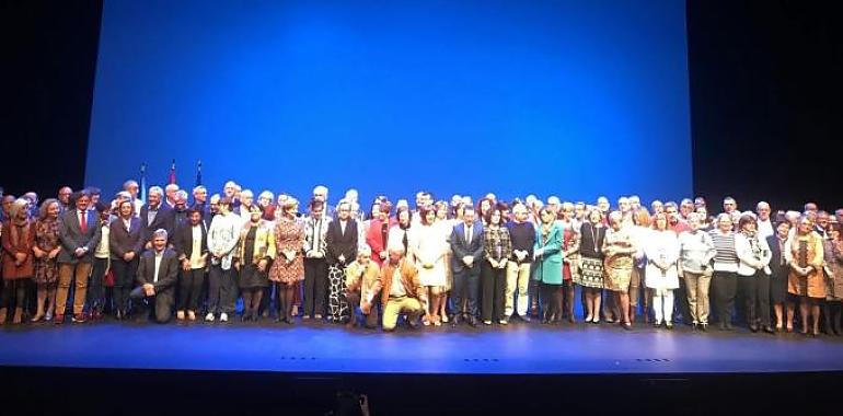 Asturias reúne a más de 500 profesores jubilados en La Laboral para rendir homenaje a toda una vida dedicada a enseñar