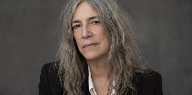 Patti Smith lleva hoy su universo creativo a Mieres: los estudiantes la reciben con arte y memoria minera

