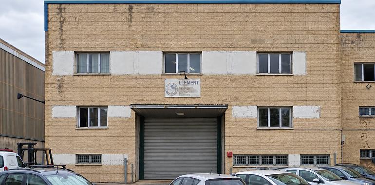 Tragedia en Carreño: un empresario muere al caer diez metros desde el tejado de su propia nave industrial