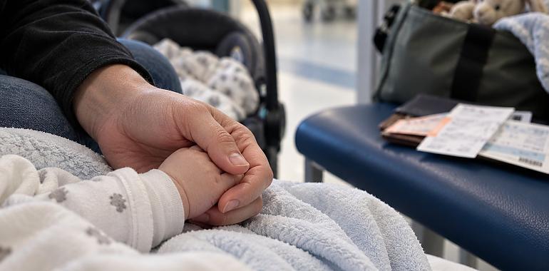 La tutela es del Principado; las facturas, de una familia: ocho viajes para operar a un bebé y ocho meses sin cobrar