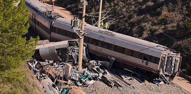Tragedia ferroviaria en Toledo: al menos 39 muertos y decenas de heridos tras chocar un AVE contra un Iryo y precipitarse dos vagones por un terraplén