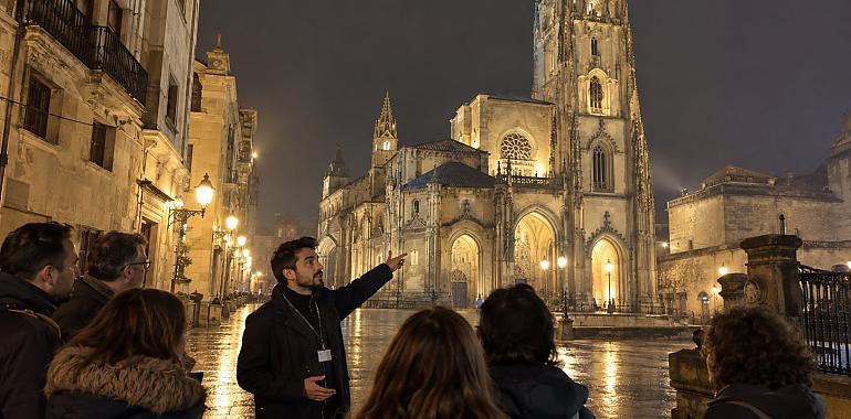 Oviedo da miedo… ¡y por solo 10 euros! El escalofriante recorrido por brujas, fantasmas y misterios que esconde la ciudad