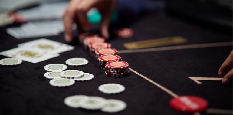 Cómo la cámara de las cartas ocultas convirtió el póker en un deporte televisivo