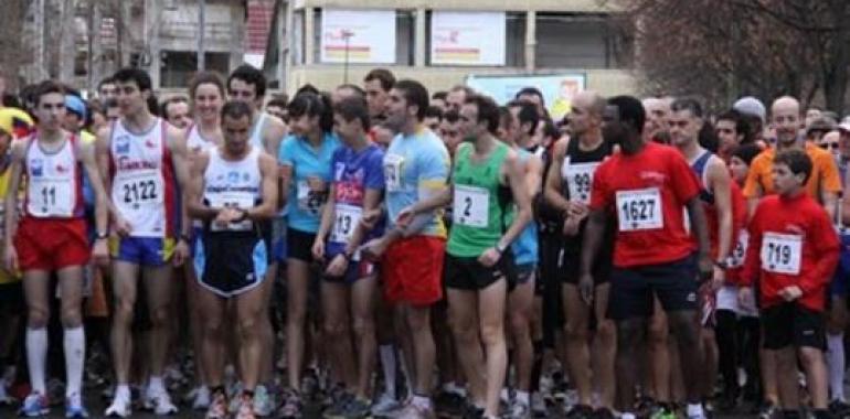 Daniel Bayón y Verónica Perez se imponen en la San Silvestre más multitudinaria del Principado