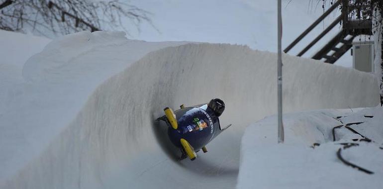 El equipo asturiano de Bobsleigh continúa su adaptación de cara al descenso oficial de mañana