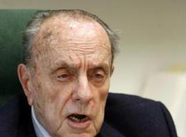 Un minuto de silencio en recuerdo de Fraga, a la entrada del edificio de Presidencia del Principado