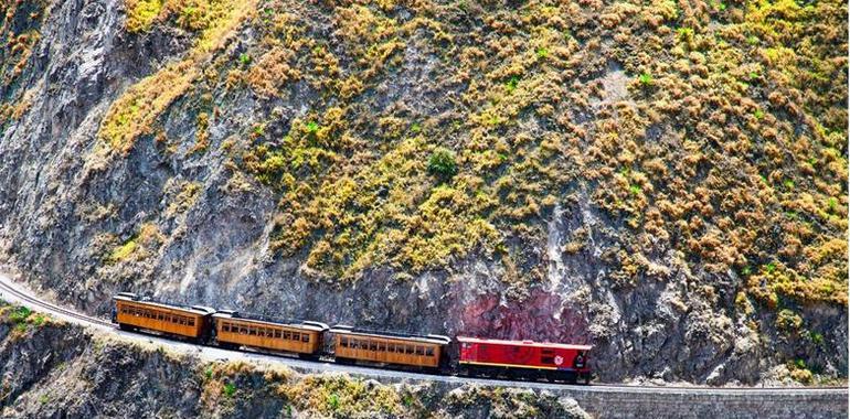 Vagones asturianos para La Nariz del Diablo, en Ecuador