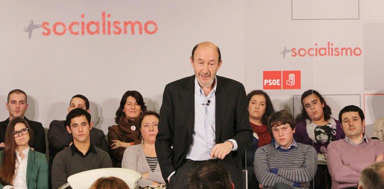 Rubalcaba dice que quiere seguir dedicando su vida al PSOE