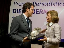 El periodismo no puede resolver problemas "pero sí puede hacerlos comprensibles"