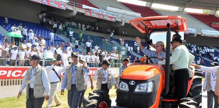 Colombia entrega a los campesinos 130 mil Has de tierras de narcos y grupos criminales