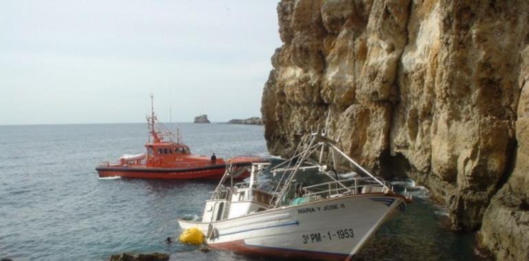 Bomberos de Gijón encuentran el cuerpo del vecino desaparecido ayer en Santa Catalina