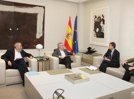 El presidente recibe en La Moncloa a los secretarios generales de UGT y CC.OO. 