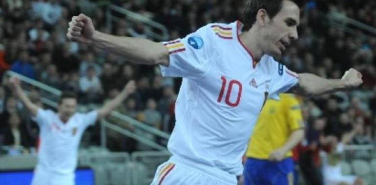 España golea a Ucrania y se clasifica como primera de grupo