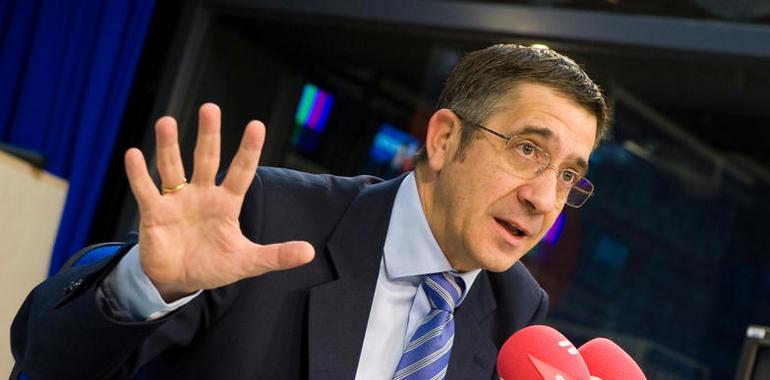 Lehendakari niega que Euskadi tenga problemas de tesorería y acusa a Urkullu de irresponsable
