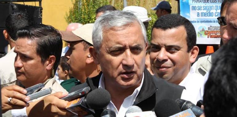 Presidente de Guatemala propone diálogo para despenalizar las drogas 