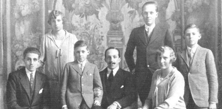 La colección de fotografías de la familia real encontrada en Getxo, al Archivo Histórico de Euskadi