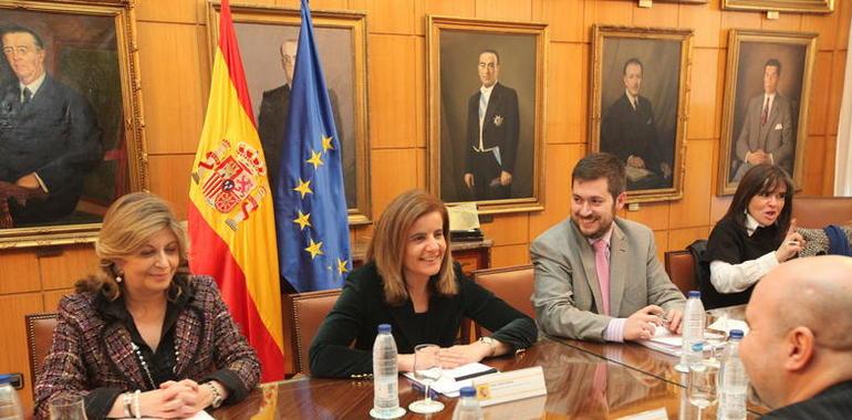 Báñez se reúne con representantes del CERMI para explicarles la Reforma Laboral 