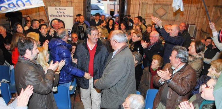 Álvarez-Cascos en Grado: "Ocho visitas de famosos populares y cero compromisos con Asturias"