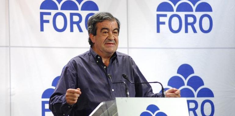 Álvarez-Cascos interviene en el mitin de cierre de campaña de FORO en Luarca