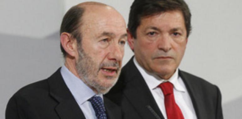 Rubalcaba vaticina que los asturianos mandarán "a la oposición" a la derecha de Rajoy y a la de Cascos 