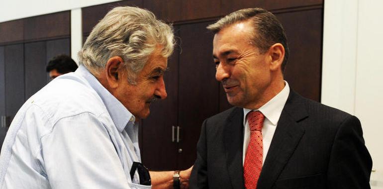 Los presidentes de Uruguay y Canarias impulsan la inversión empresarial 