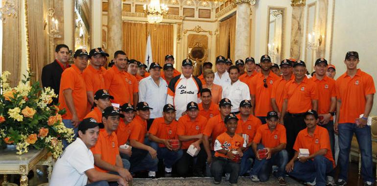 Martinelli recibe a los Campeones del Béisbol Mayor