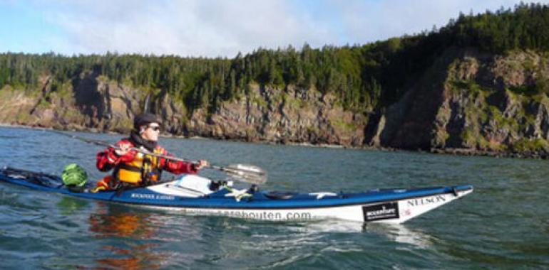 Sarah Outen, una joven aventurera británica, pretende cruzar en kayac el Pacifico Norte 