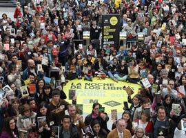 Más de 300 personas consiguen el primer Récord de Lectores en una estación de Metro 