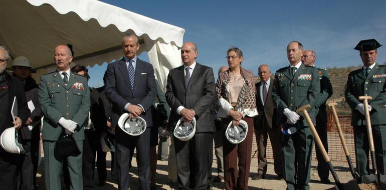 Jorge Fernández Díaz, coloca la primera piedra del Centro Universitario de la Guardia Civil