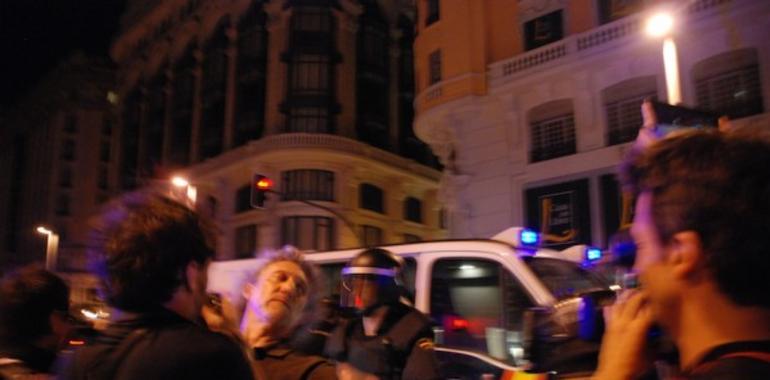 La protesta pacífica del 15M acaba en desalojo por una gran fuerza policial 