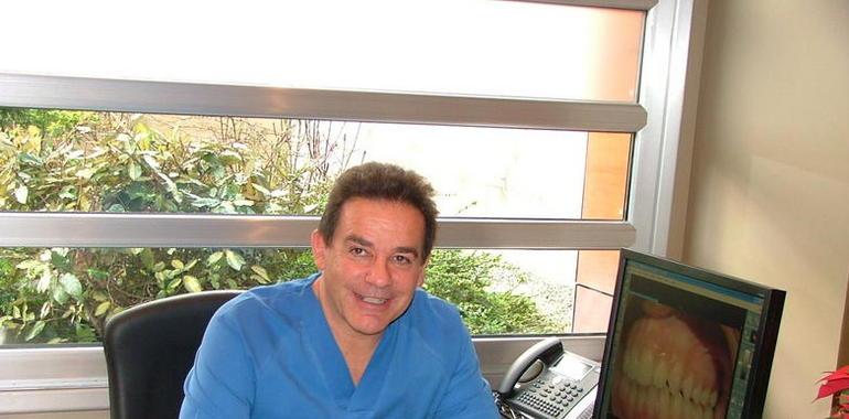 El doctor Javier González Tuñón, Mejor Empresario Dental de Asturias 2012