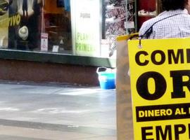 FACUA halla diferencias de hasta un 38% en lo que pagan por las joyas en los 'compro oro' 