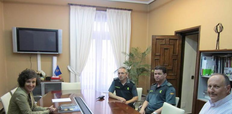 Recepción de la alcaldesa de Langreo al Capitán Molina con motivo de su cambio de destino