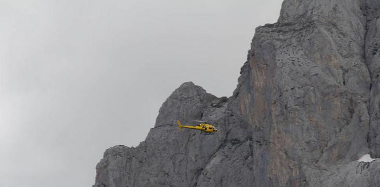 Rescatados dos escaladores de la cara sur del Urriellu