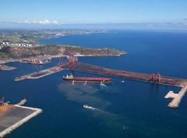 Emilio Menéndez 'no desoye su cese' como presidente del Puerto de Gijón