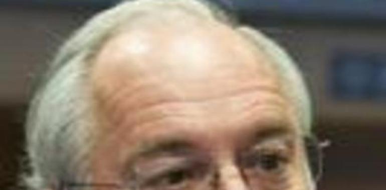 Arias Cañete apuesta por considerar al vino como un alimento con carta de naturaleza cultural