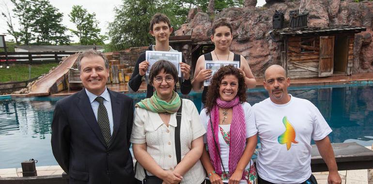 Proyecto experimental de terapia asistida con leones marinos para niños autistas en Cabárceno 