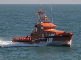 Salvamento Marítimo asiste a un trimarán francés a la deriva al norte de San Esteban