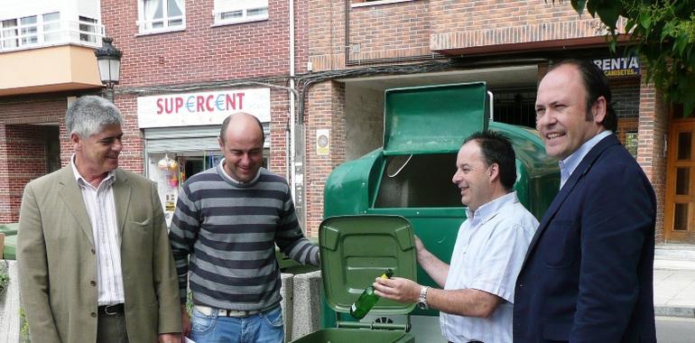 34 establecimientos de Arriondas se adhieren a la recogida selectiva de vidrio en la hostelería