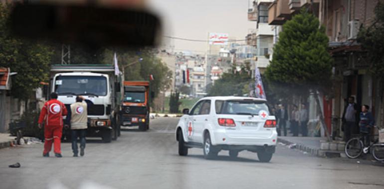 El CICR y la Media Luna Roja Árabe Siria socorren a los civiles en Duma