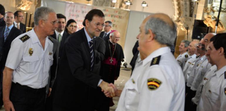 Rajoy devuelve al arzobispado el Códice Calixtino recuperado por la Policía