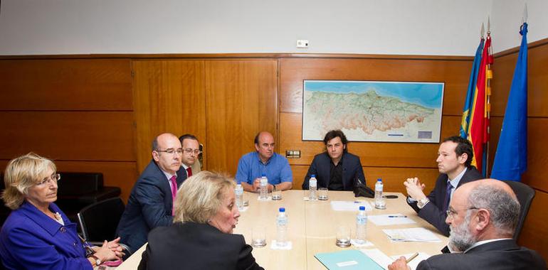 El consejero de Presidencia se reúne con Profesionales del Derecho Valle del Nalon.
