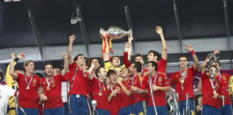 Las Copas de Europa (2008 y 2012) y la Copa del Mundo visitan Cangas 