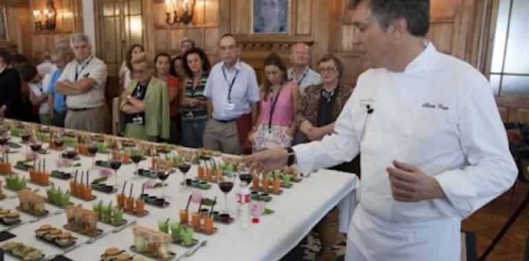 Alberto Moya realiza un “paseo por el Mediterráneo” con una “cata aplicada” de aceites de oliva