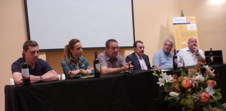 El taller de empleo de viticultura de Cangas presenta su propio vino
