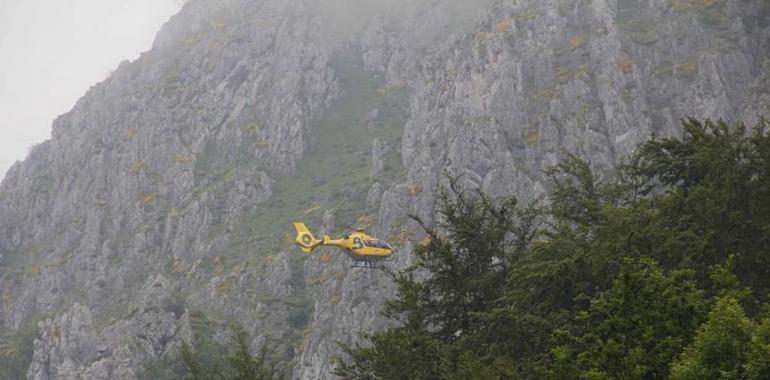  Rescatados dos excursionistas de una quebrada en la falda del Maciédome, en Redes