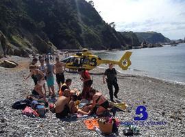 Herido al caerle una pìedra encima en la playa del Silencio, Cudillero