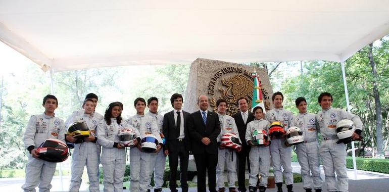 Checo Pérez con el Presidente de México